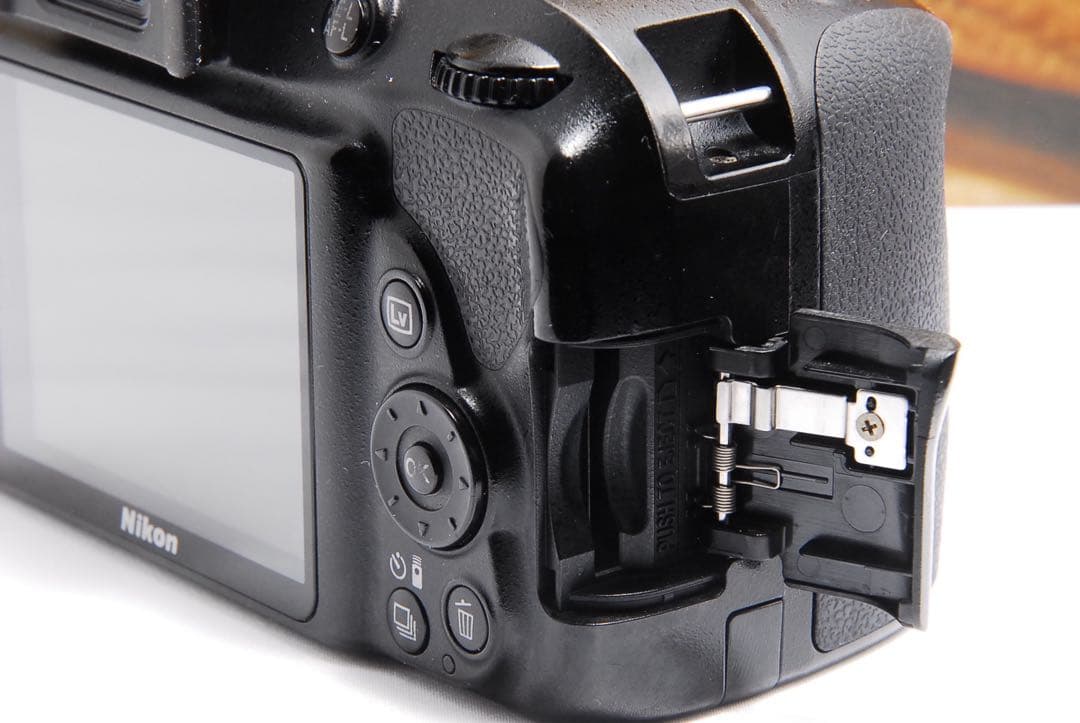 一眼レフ ニコン Nikon D3300 デジタル カメラ　スマホ転送 ダブル