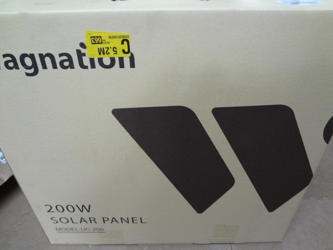 新品　ソーラーパネル 200W 小型軽量4.8kg スマホ充電対応