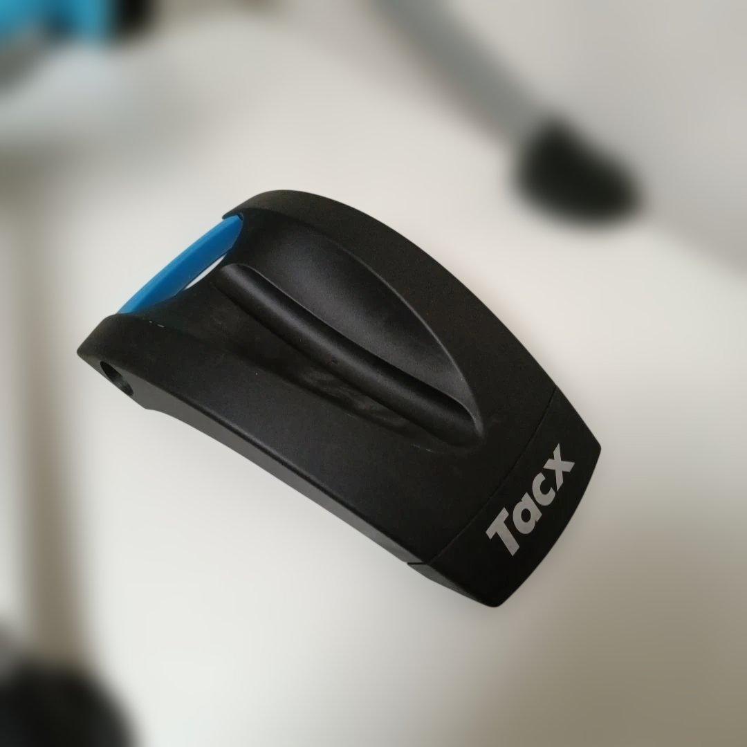 TACX 『Satori Smart』　ローラー台　ライトブルー