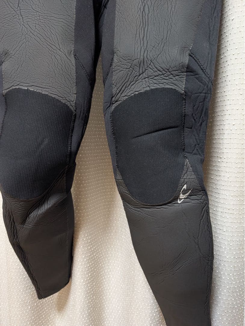 ONEILL(オニール)5×3mm セミドライ　メンズMLサイズ