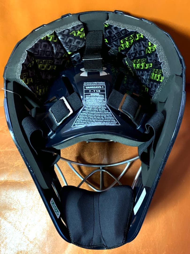 新品2026年★アメリカ限定発売☆アンダーアーマー☆キャッチャーヘルメット☆紺