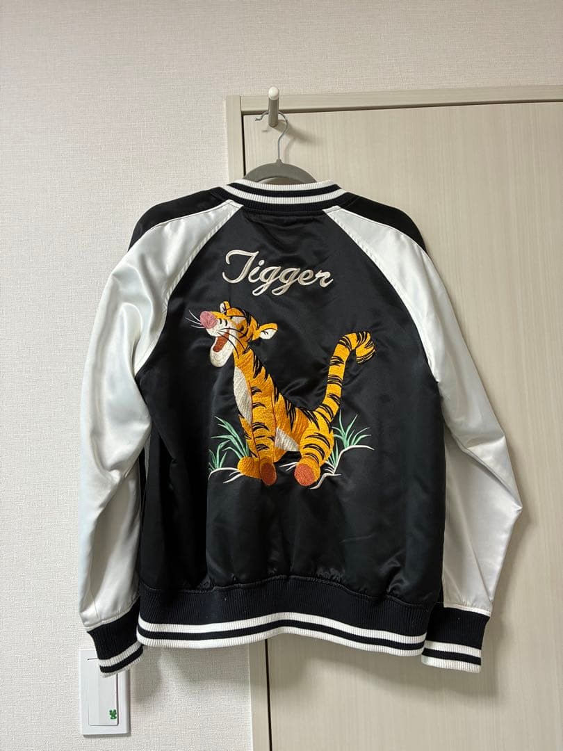 【M】ティガー刺繍 スカジャン 黒白