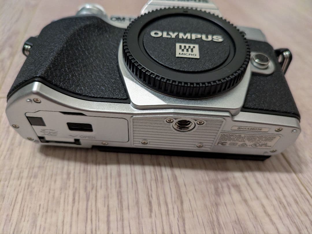 【値下げ中】【おまけ付き】OLYMPUS OM-D E-M10 Mark III