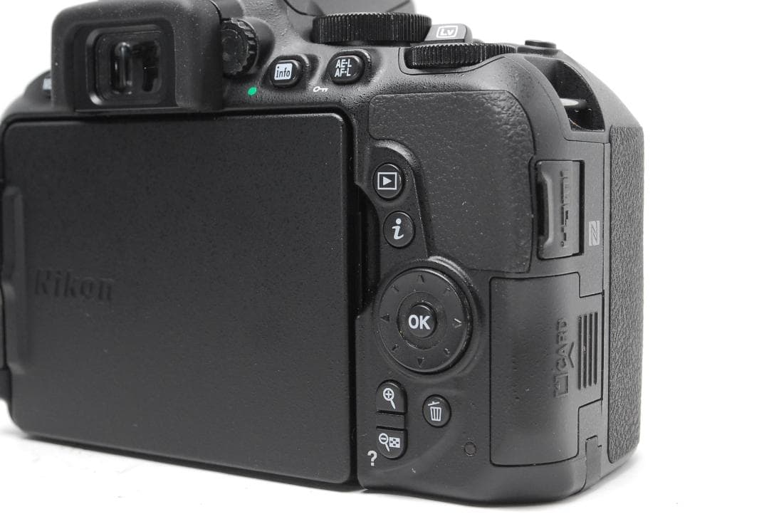 【使用感極少　ダブルレンズ】　Nikon D5600　WiFi搭載　スマホ転送