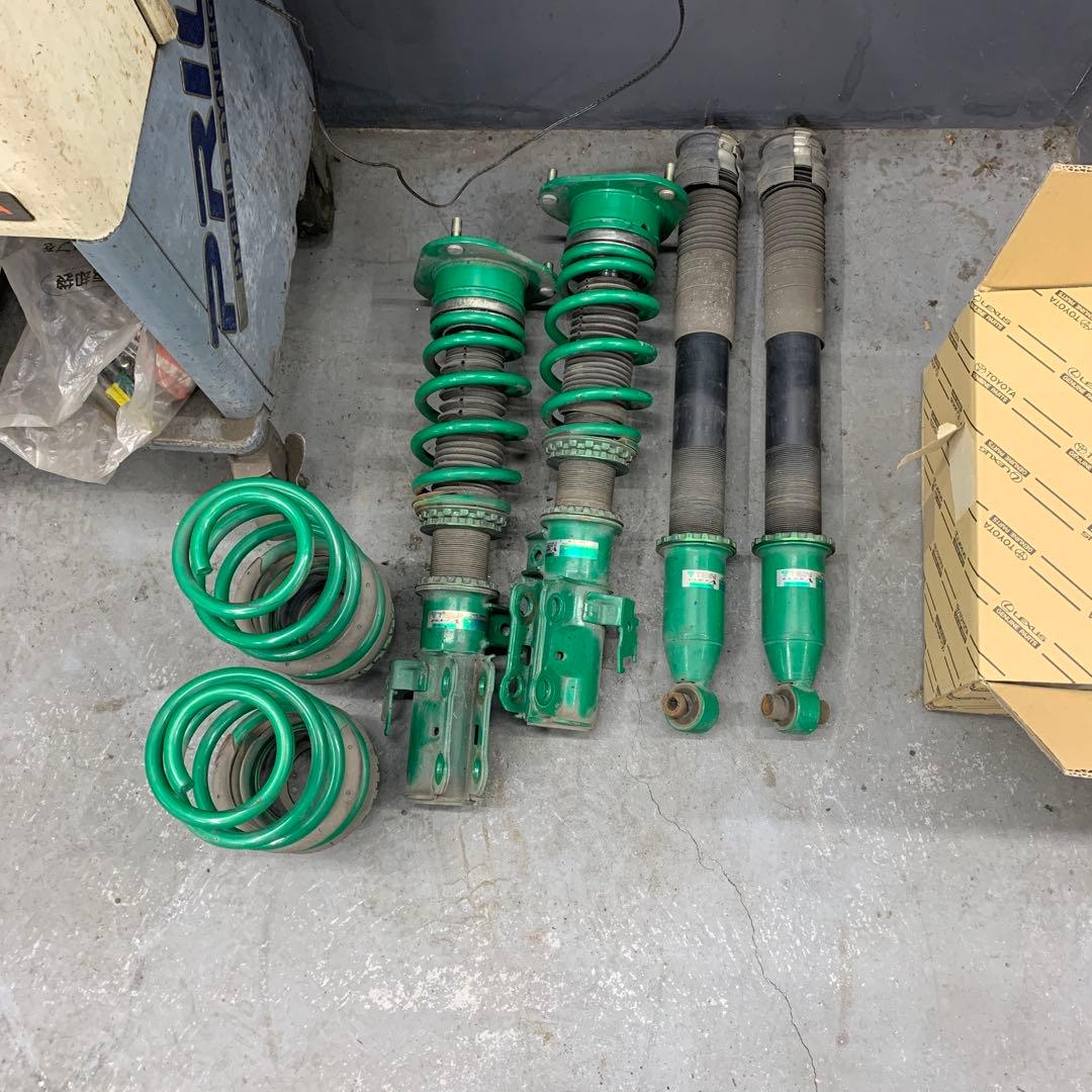 プリウスα車高調