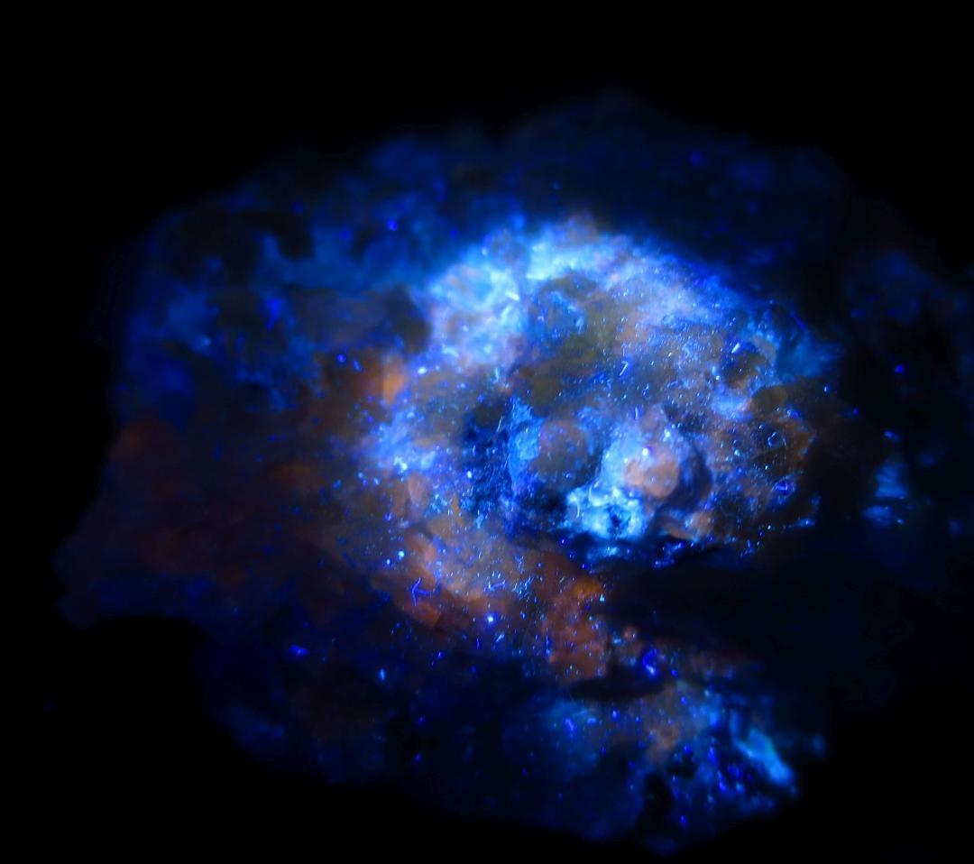 ターブッタイト ターブット石Tarbuttite 　蛍光鉱物　鉱物標本