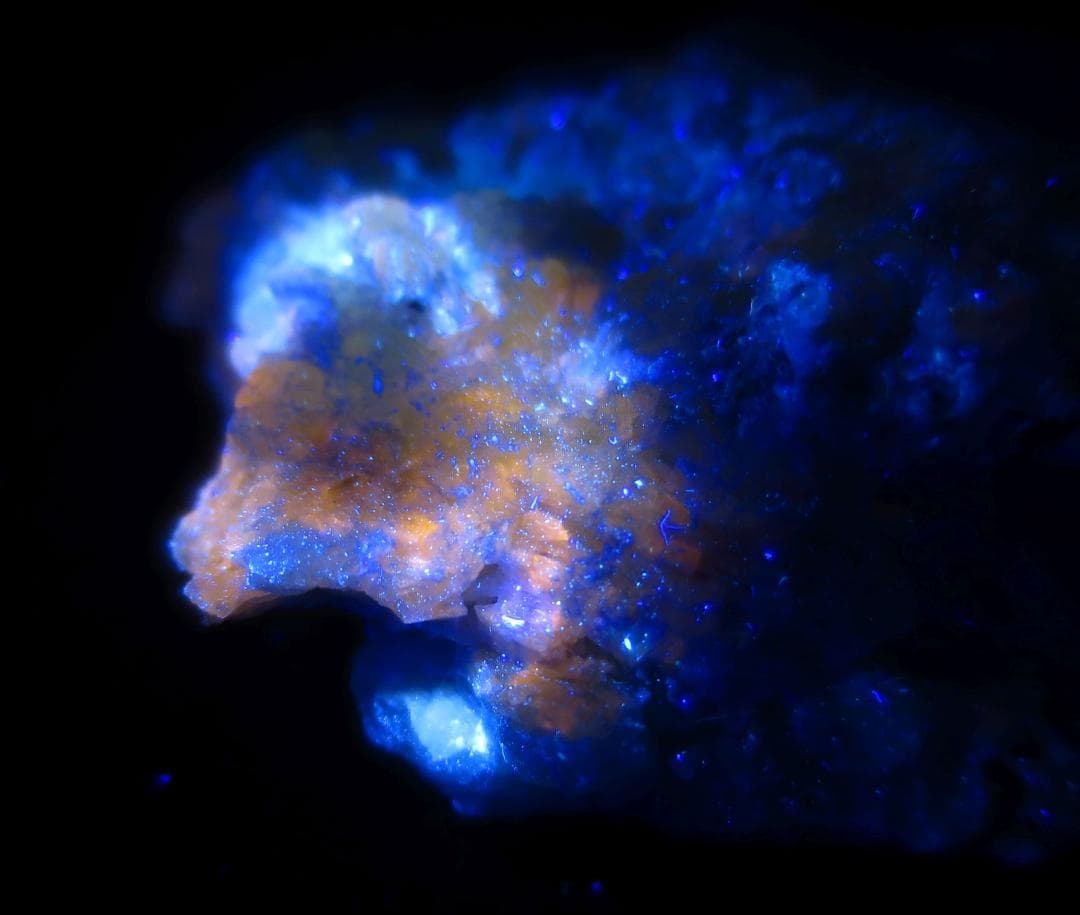 ターブッタイト ターブット石Tarbuttite 　蛍光鉱物　鉱物標本