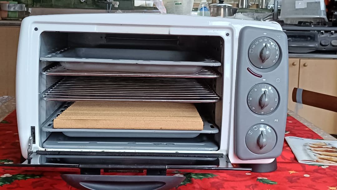 パンやケーキを手作り！デロンギ　コンベクションオーブンEO1853　～240℃