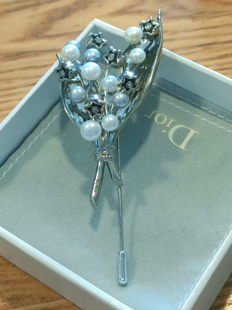 ディオール　ブローチ　Liliy