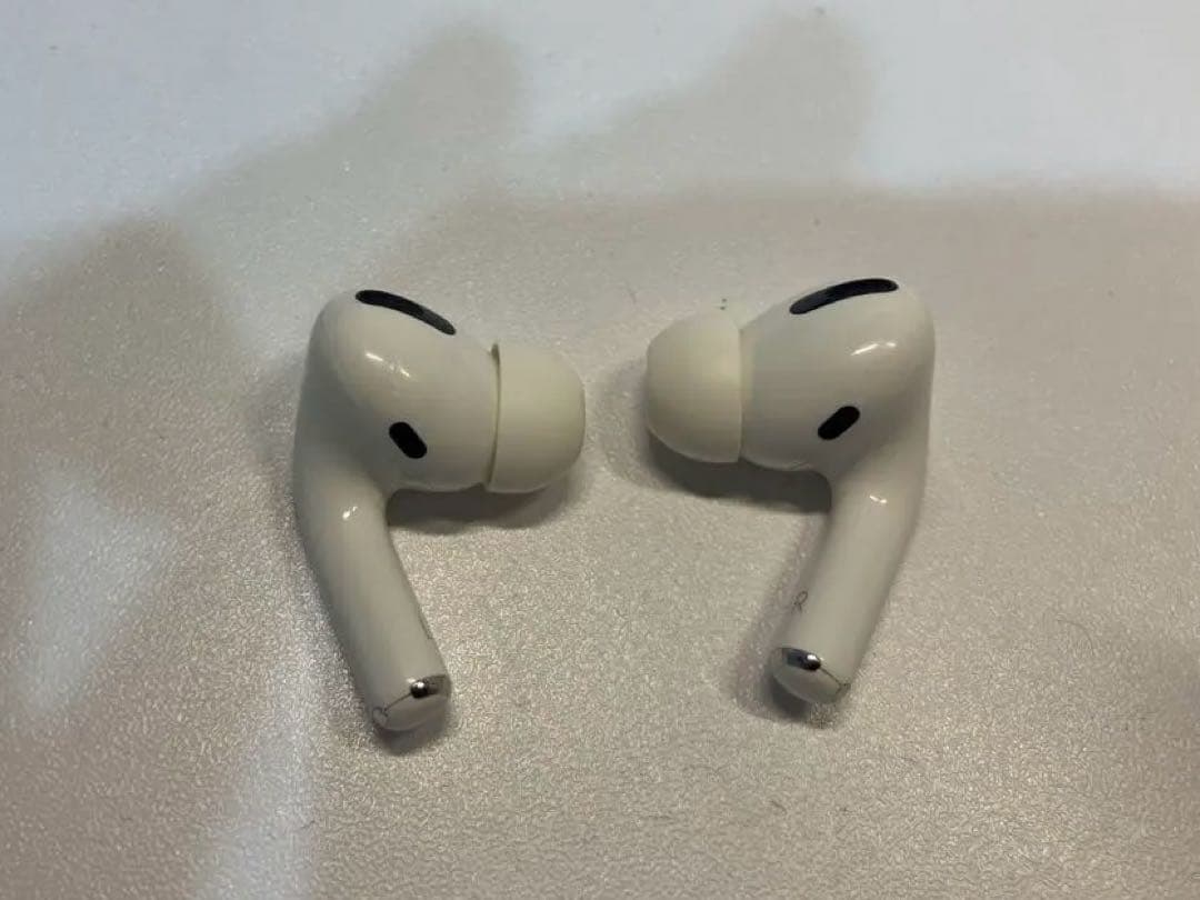 【中古】AirPods pro本体 ホワイト 充電ケース付き※値下げ依頼歓迎