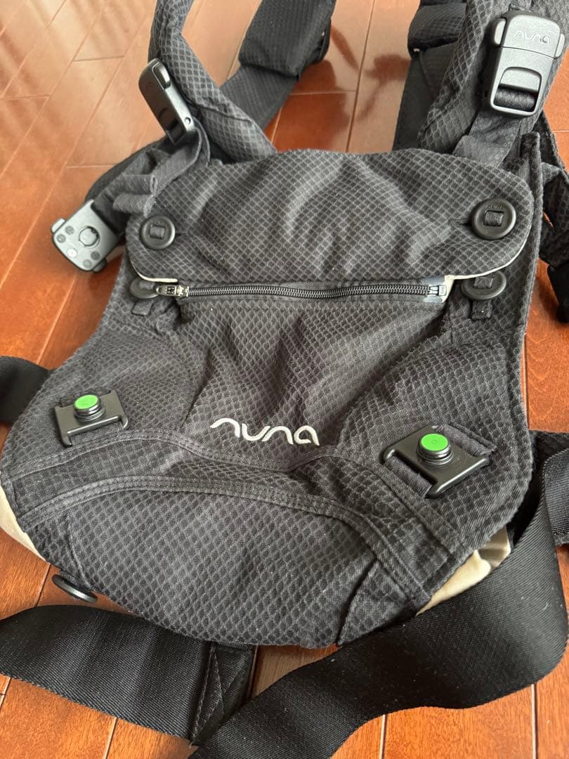 【美品】nuna ヌナ cudlclik カドルクリック 抱っこ紐 キャビア 黒