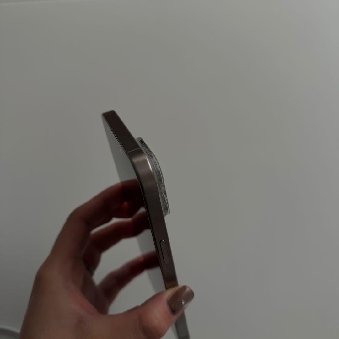 iPhone15pro max,ガラスフィルム付