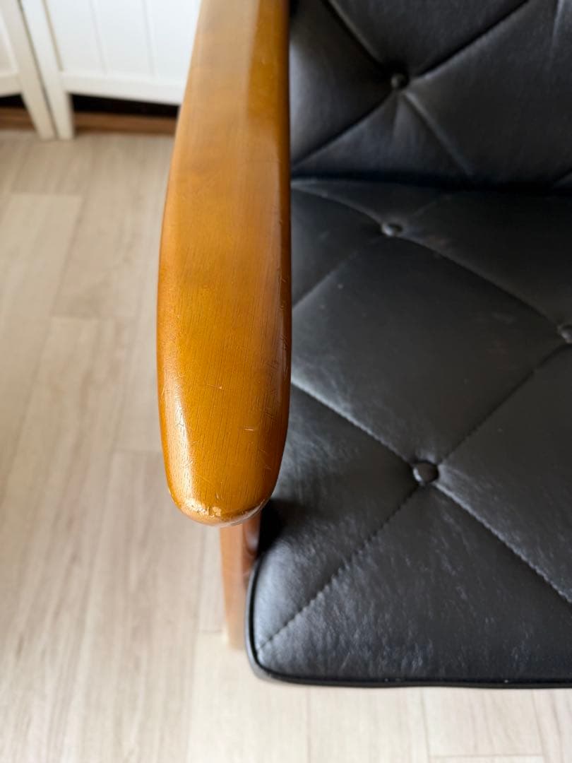 ②カリモク Kチェア 1Pソファ WS1180BW レトロ 1人掛けソファ