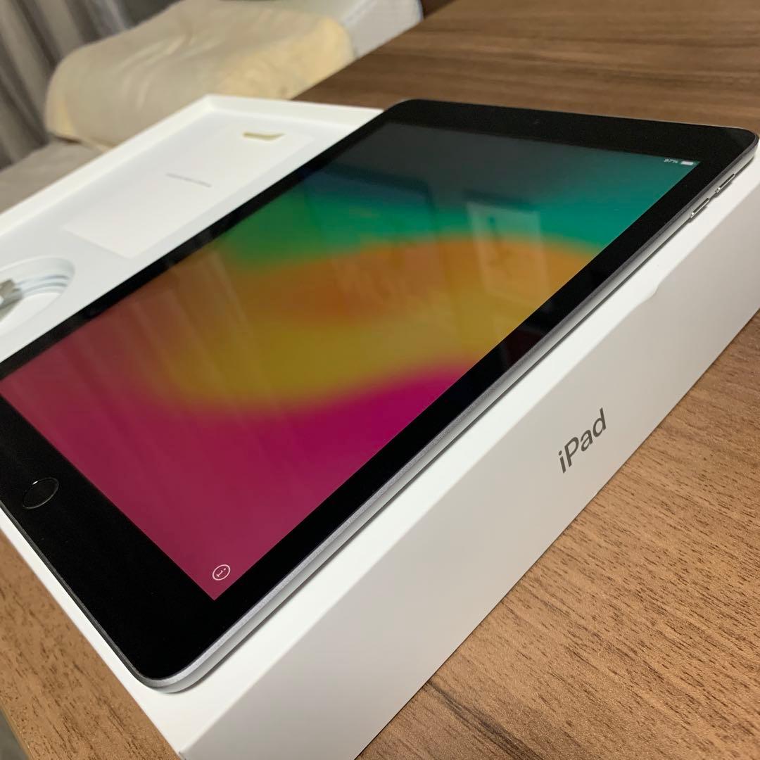iPad 第6世代 32GB Wifi 本体 充電ケーブル•アダプタ付属