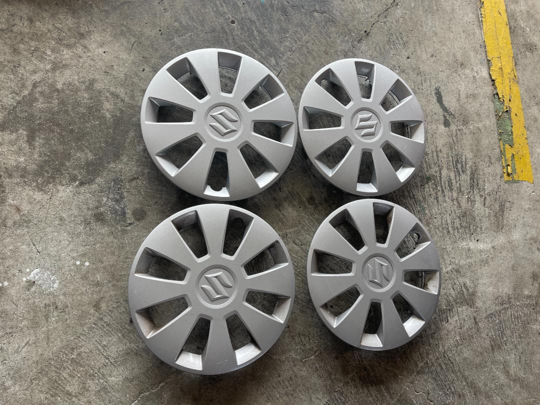 スチールホイールとスズキのキャプ