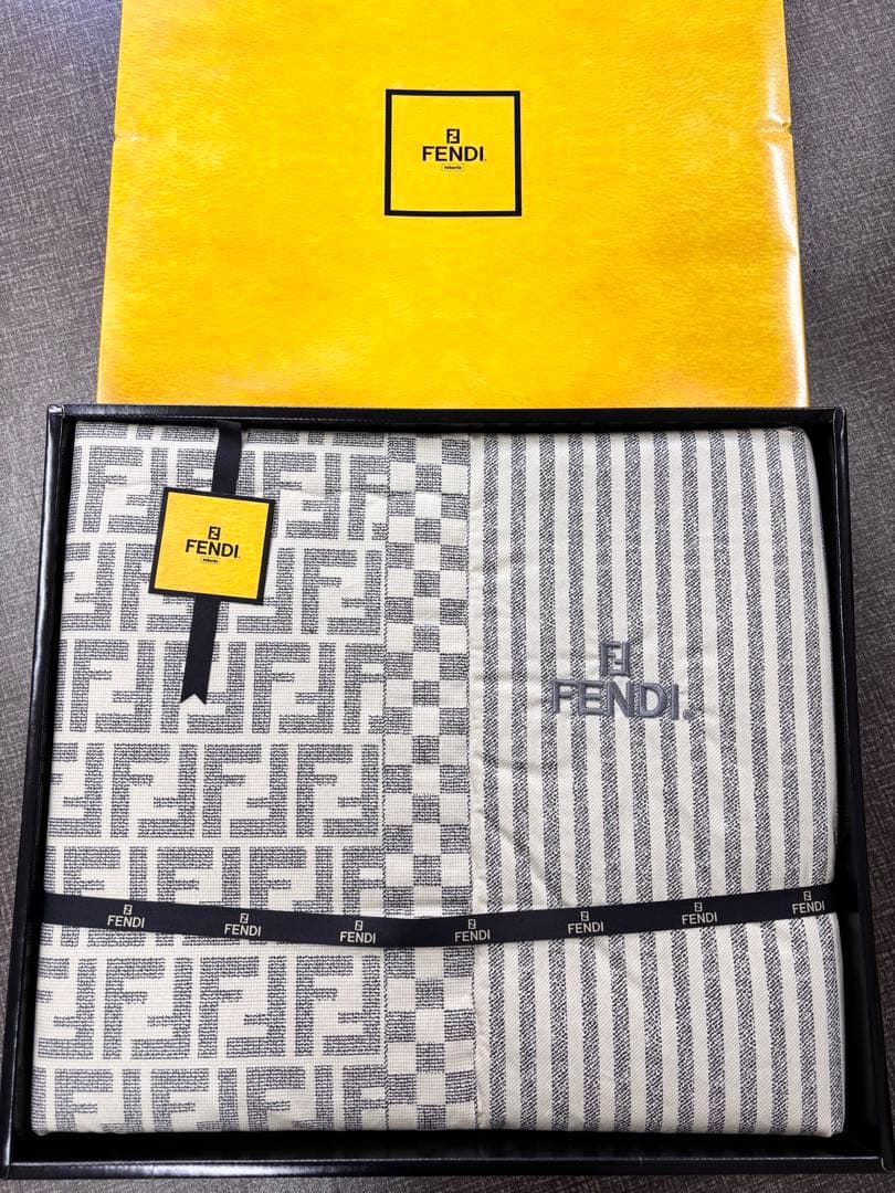 【未使用品】FENDI フェンディ シルク 肌掛け布団 ズッカ