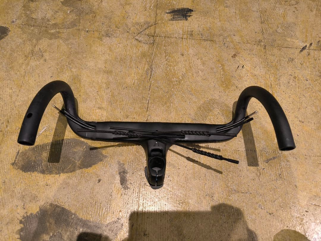 Kocevlo 一体型ハンドル カーボン 380/80mm サイコンマウント付き