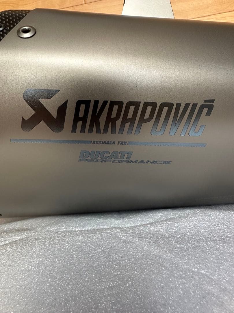 アクラポヴィッチ ドゥカティ パニガーレv2 2020年型