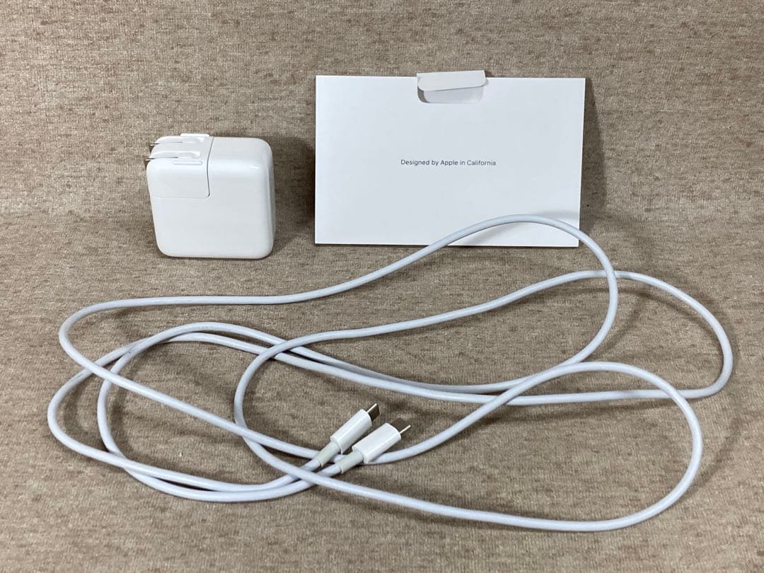 MacBook Air 13インチ　M1チップ 8GBメモリ　256GB SSD