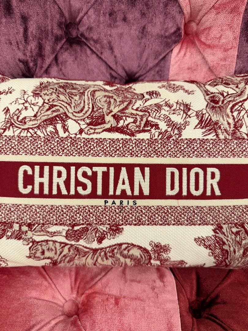 CHRISTIAN DIOR 赤と白のクッション