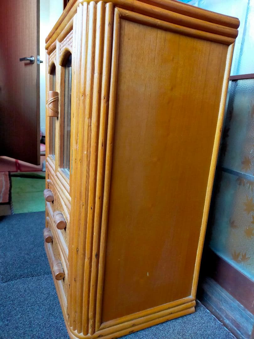 籐ラタン　キャビネットアンティーク　ガラス扉付き 小型