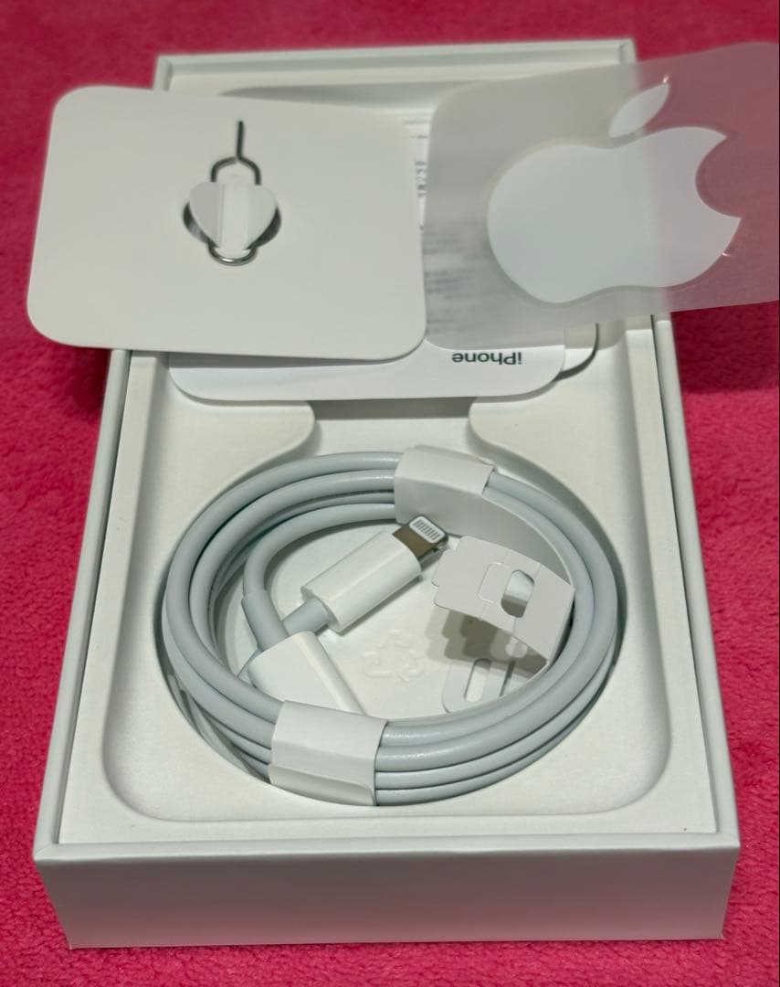 iPhone SE 第3世代　64G 白 本体 充電ケーブル、箱付きSIMフリー