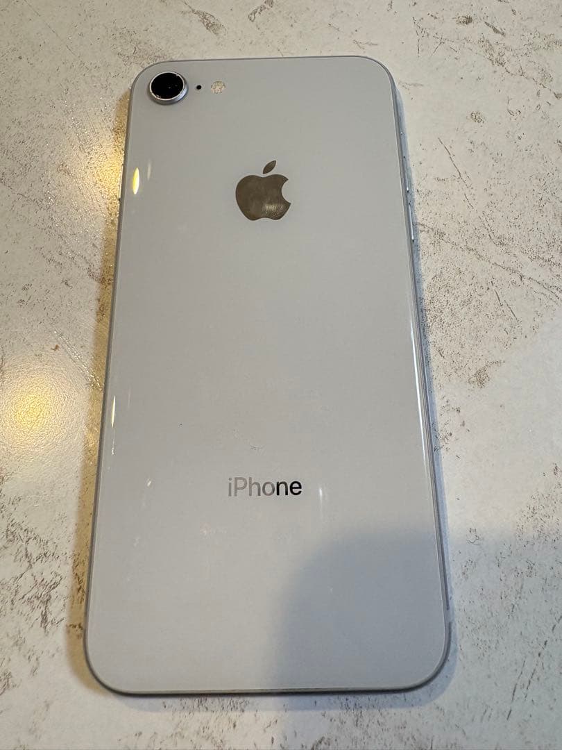 Apple iPhone 8 シルバー 画面ひびあり