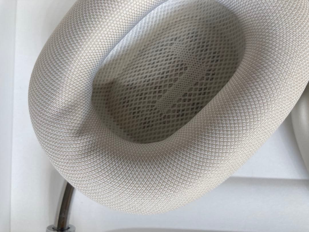 AirPods Max (USB-C) スターライト　2世代