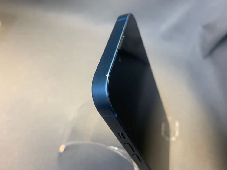 美品　国内版　SIMフリー　iPhone13　256GB　ブルー色