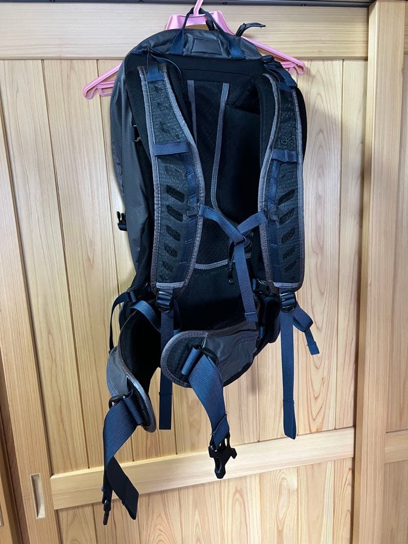 Burton ［ak］インクライン 20Lバックパック