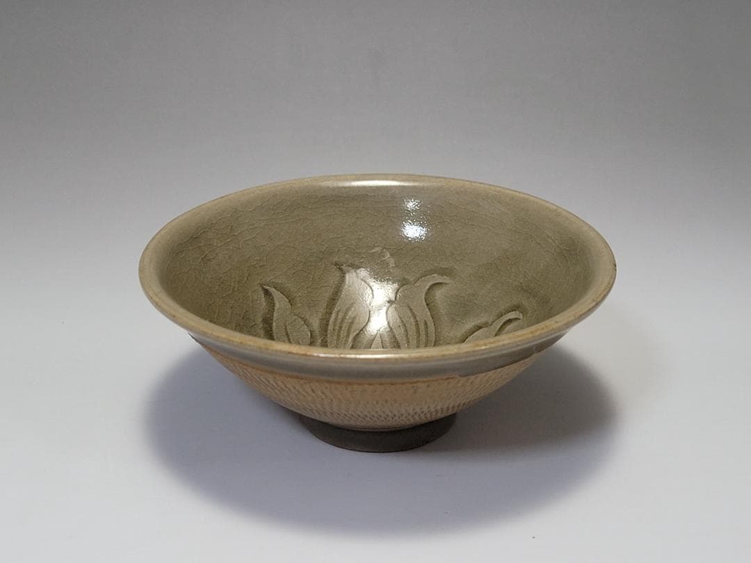 青磁 陰刻 花紋 茶杯 宋元時代 幅約10.2cm