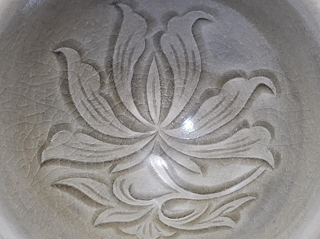 青磁 陰刻 花紋 茶杯 宋元時代 幅約10.2cm
