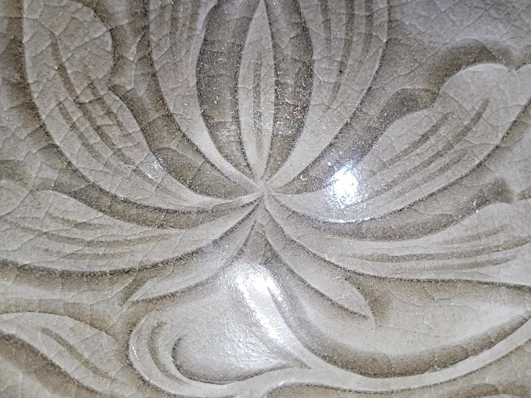 青磁 陰刻 花紋 茶杯 宋元時代 幅約10.2cm