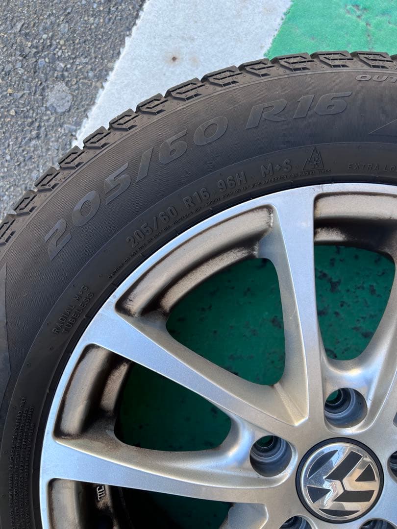 205/60 R16 スタッドレスタイヤ&アルミホイール