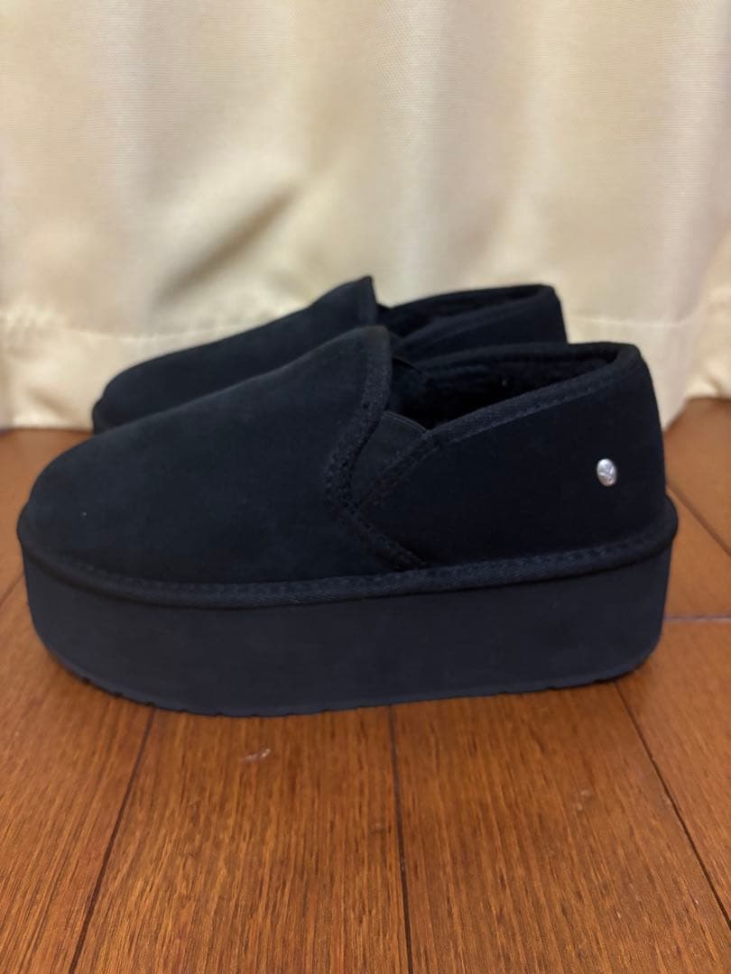 EMU Australia ショートブーツ ムートンスリッポン ブラック 厚底