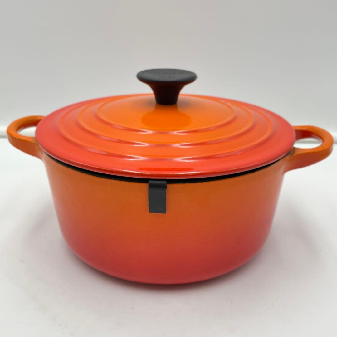 未使用　ル・クルーゼ ココット・ロンド 18cm オレンジ (ヴォルカニック)