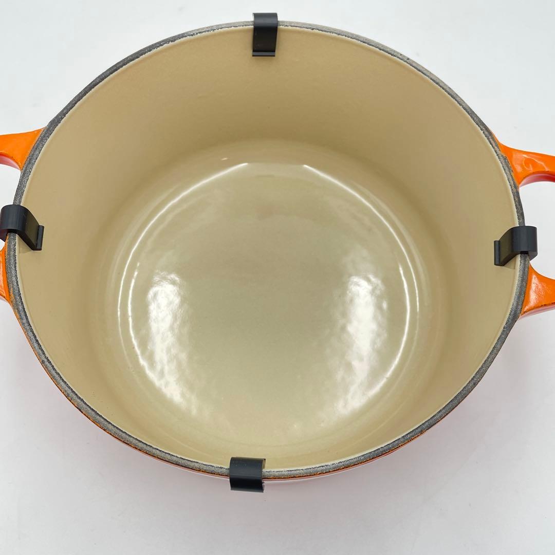 未使用　ル・クルーゼ ココット・ロンド 18cm オレンジ (ヴォルカニック)