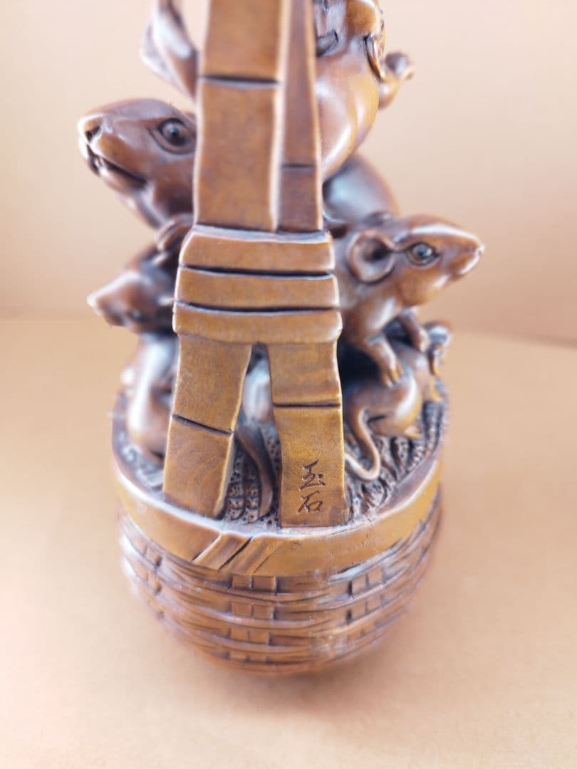 黄楊彫刻作品「家族繁栄、招財進寳」縁起置物《整理番号:BU005》