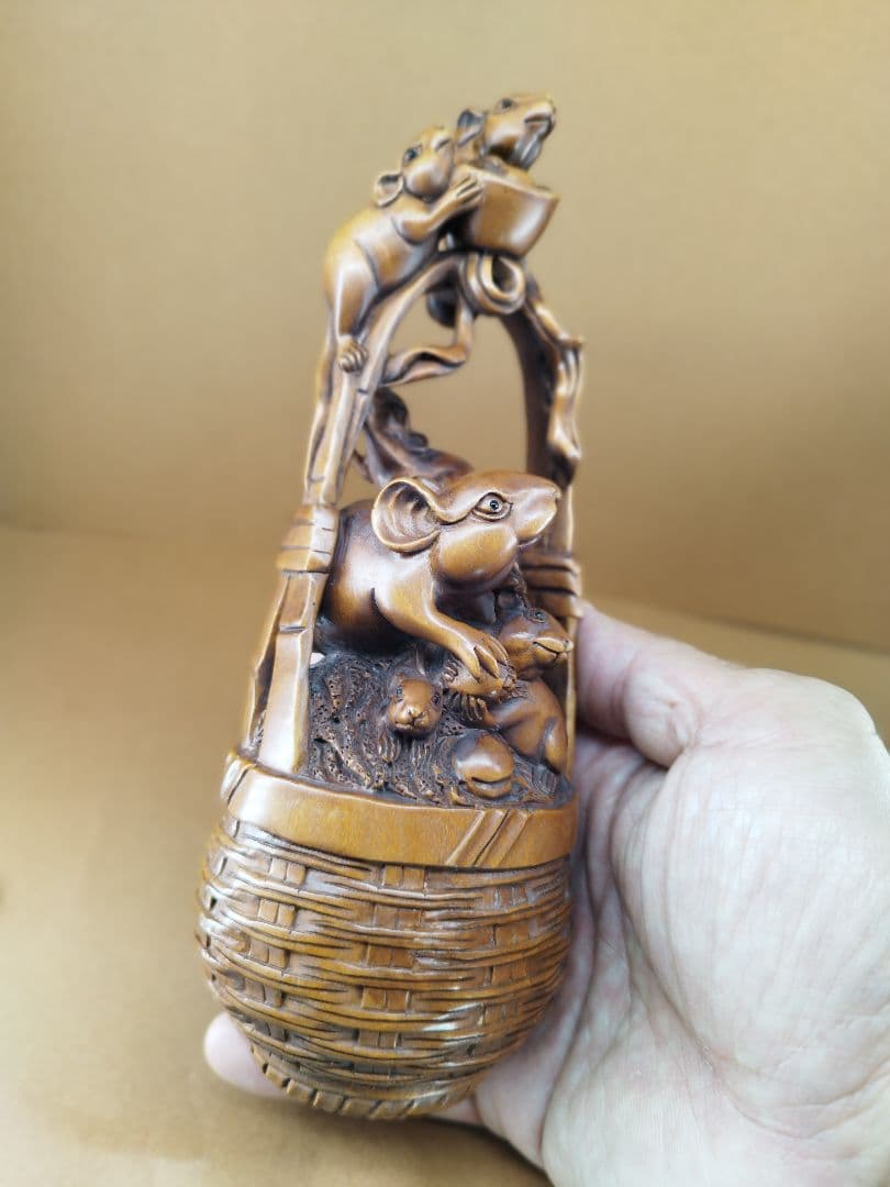 黄楊彫刻作品「家族繁栄、招財進寳」縁起置物《整理番号:BU005》