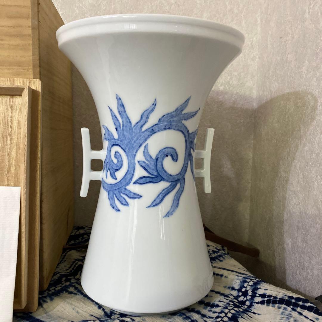 人間国宝　井上萬二　染付鳳凰彫文耳付花器