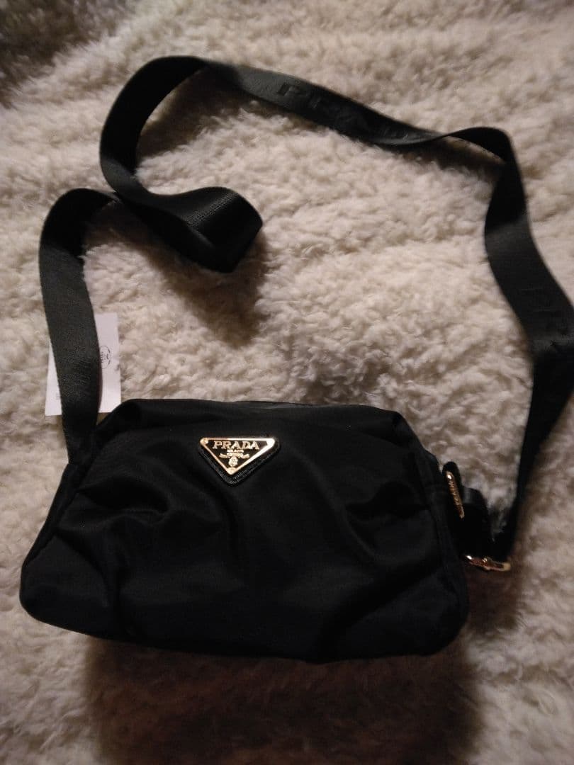 プラダノベルティショルダーバッグ新品タグ付き、値下げしました、