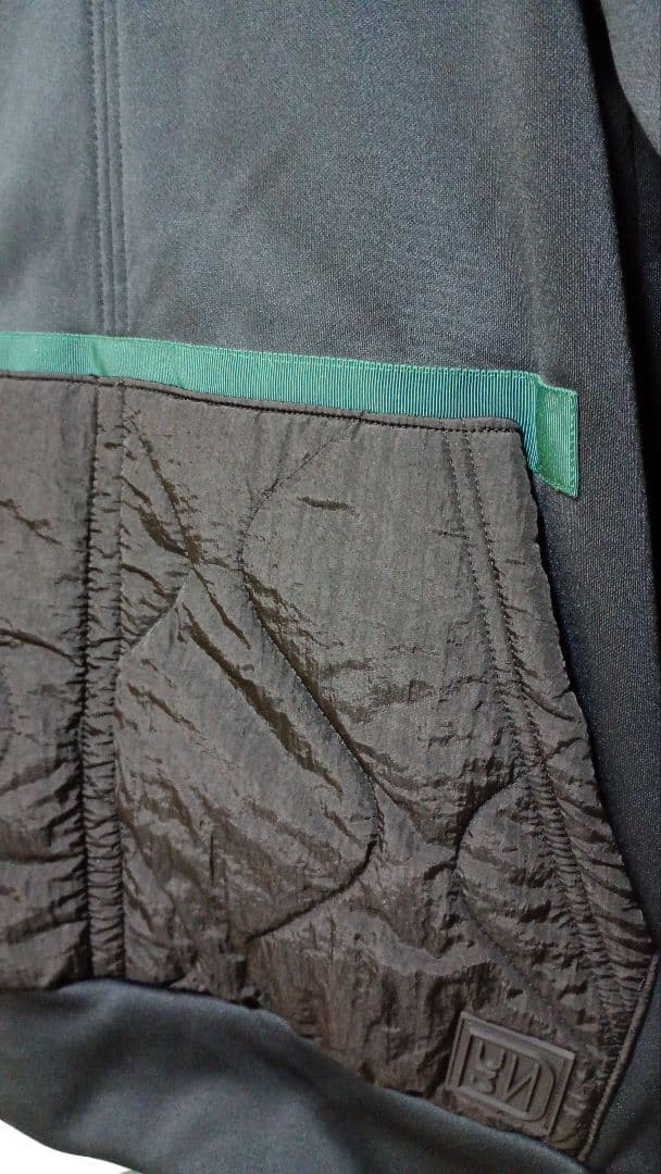 m*☆様 セール中❗UN3D キルティングドッキングスウェット　黒