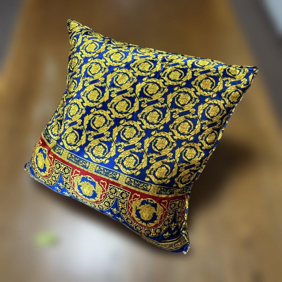 美品）Gianni Versace ビンテージ クッション バロッコ プラス①