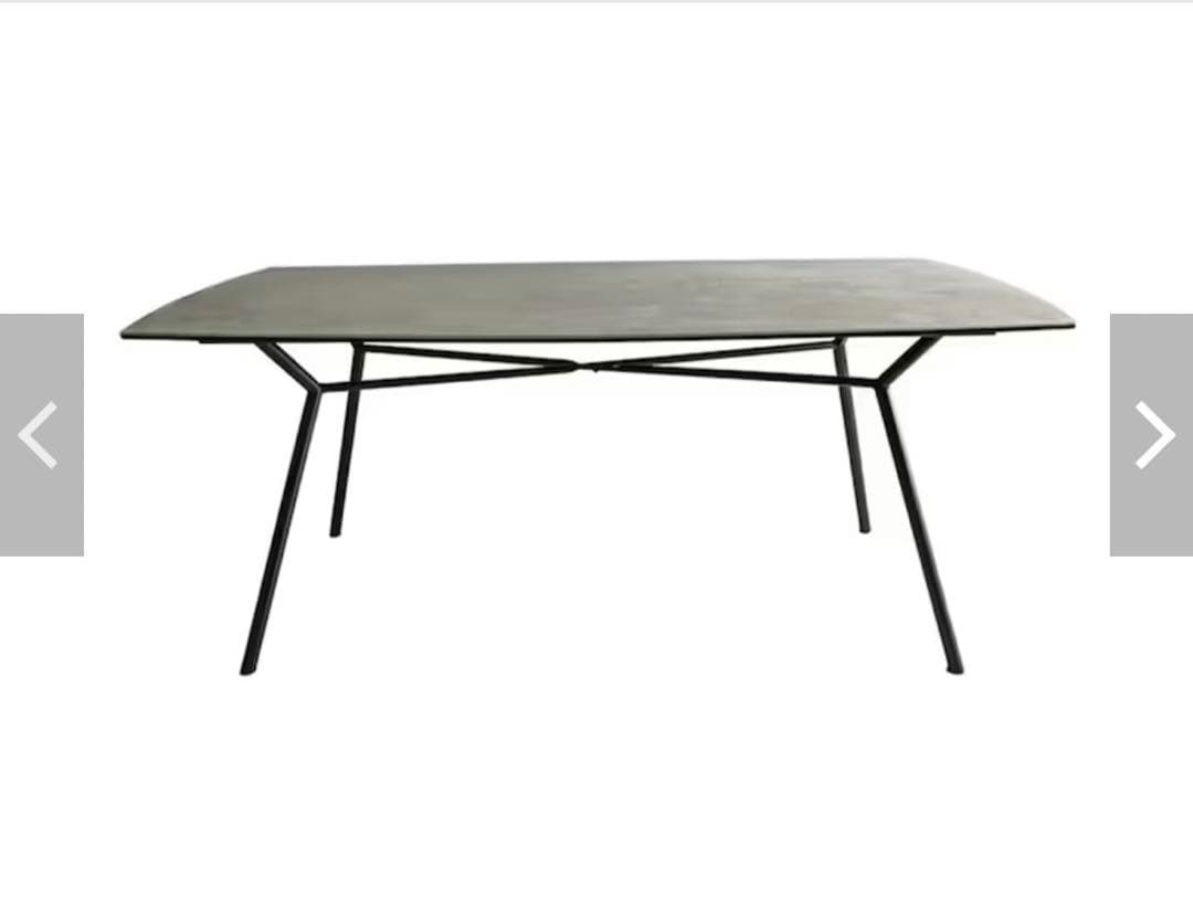 モダンなコンクリート風楕円形テーブル