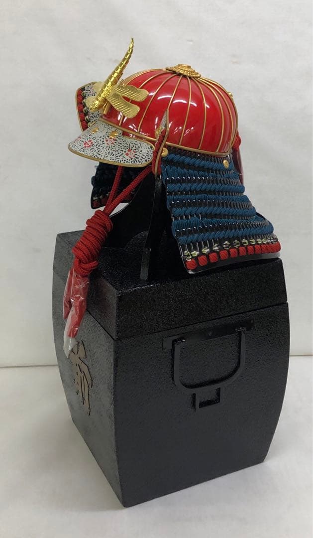 ニ武将samurai 赤備えトンボ　三日月兜　armor 五月人形