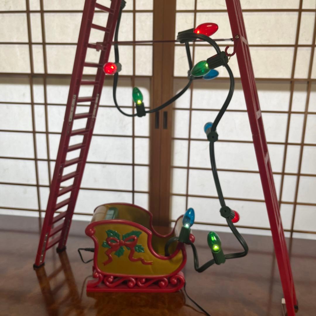 サンタさんが電動ではしごを上り下りします！ライト付き クリスマスソングも流れる