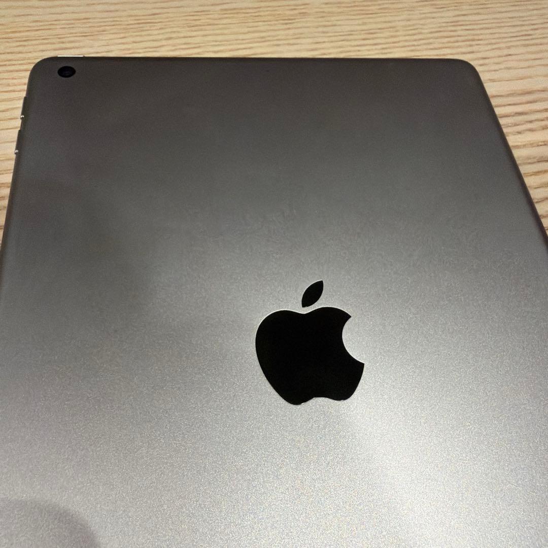 iPad 第6世代 本体 美品