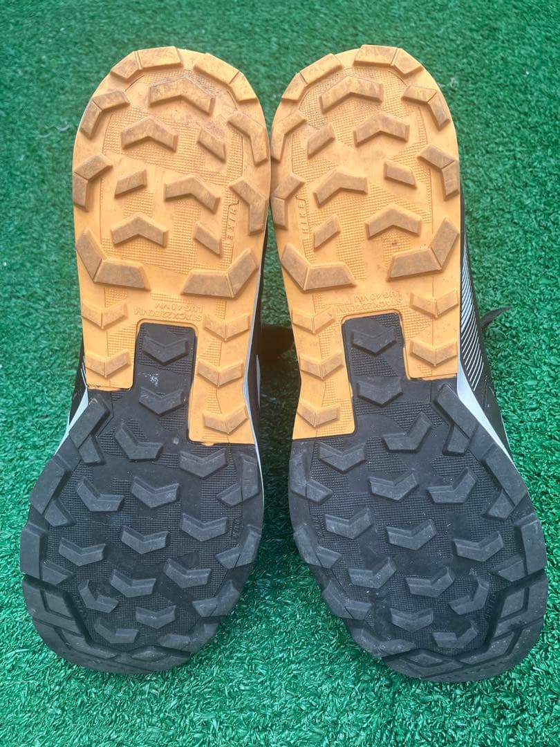 美品アディダススノトレ28.5