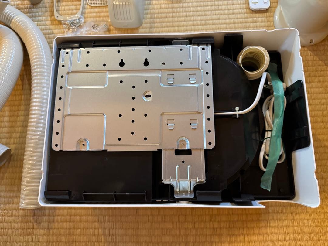 ダイキン　カライエ　除湿乾燥機　水捨て不要　JKT10VS-W