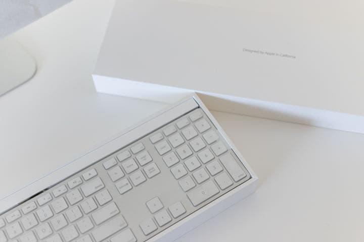 Apple iMac ＋ keyboard / mouse